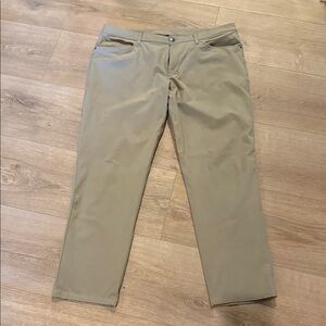 Lululemom ABC khaki